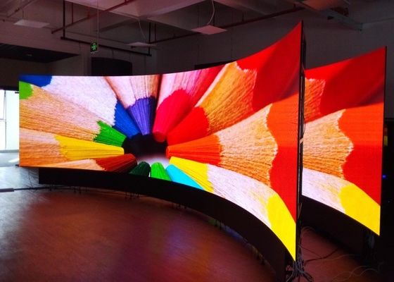 Dobra cena 1R1G1B Wynajem Reklamy w pomieszczeniach LED Display 256*128mm Moduł 6500cd/m2 Jasność w Internecie