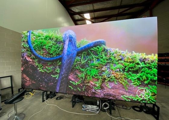 Dobra cena Slim 4mm Indoor Full Color LED panel zainstalowana w hotelu, 2500cd na metr kwadratowy w Internecie