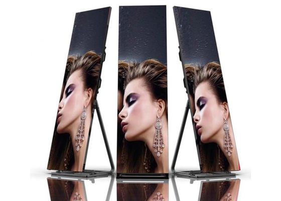 Dobra cena P1.25 Indoor RGB Przenośny stojący plakat LED Smd1515 z wysoką rozdzielczością w Internecie