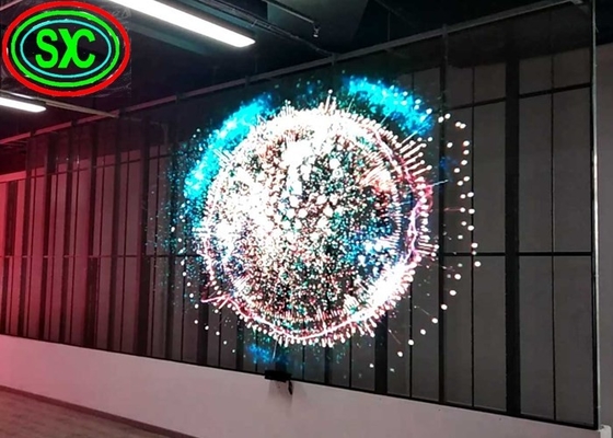 Przejrzysty ekran LED w pomieszczeniach wewnętrznych P3.9-7.8 W pełni kolorowy SMD z zakrzywioną ścianą LED Video Glass For Showcase
