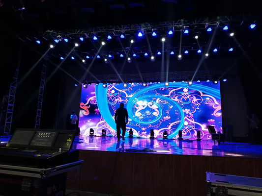 Wewnętrzny pełnokolorowy wyświetlacz LED oferujący wysokie częstotliwości odświeżania 3840 Hz dla płynnego wyświetlania wideo bez migotania