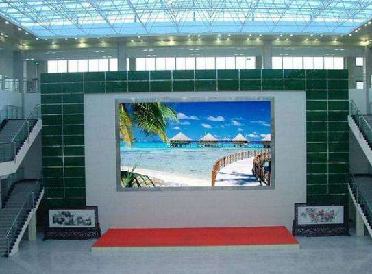 HD Wynajem w pomieszczeniach Led Screen 3840Hz 5000mm x 500mm skarbce aluminiowe do odlewu P0.9