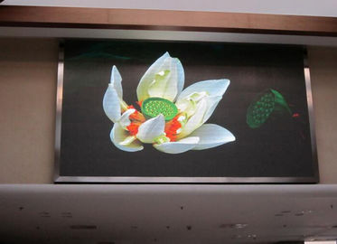 Wnętrzny wypożyczalny wyświetlacz LED P5 Wysoka rozdzielczość Gęstość pikseli 43222 640 mm x 640 mm pełnobarwna tablica wyświetlacza LED