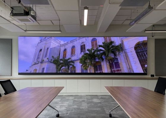 Reklama W pełni kolorowy LED Miękki skrzywiony wyświetlacz Moduł RGB/P3.91 w pomieszczeniach wewnętrznych China Flexible