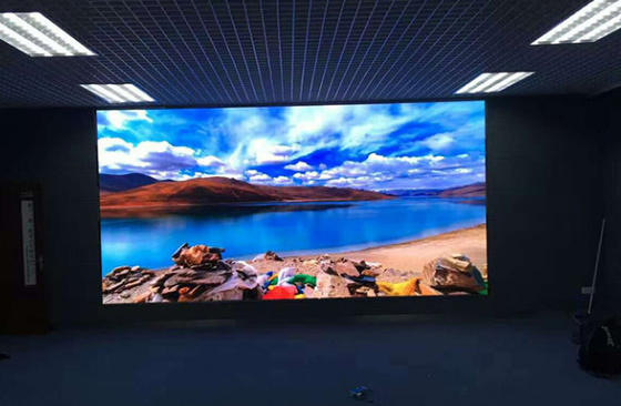Ultra Slim Smd 3528 Podwieszony monitor LED P10 Wysoka jasność 640 mm x 640 mm