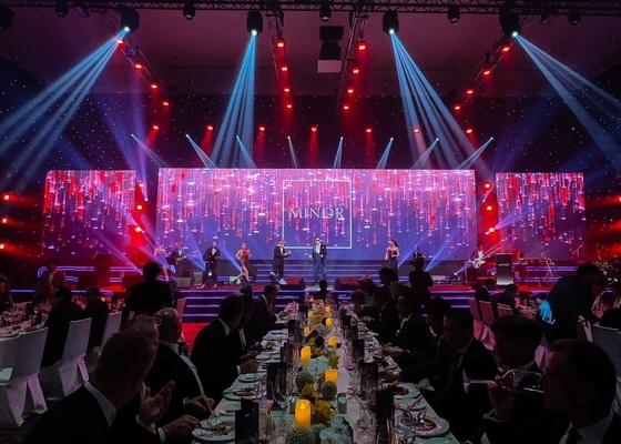 Zewnętrzny pełnokolorowy ekran sportowy LED P10 Stadion piłkarski IP65 Duży ekran Ultra HD