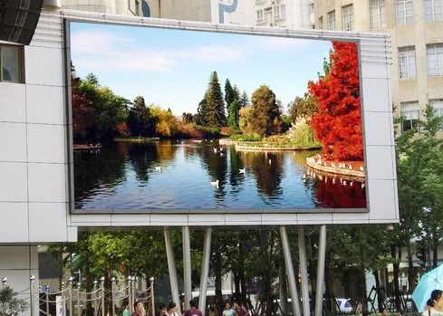Dobra cena Wynajem/stała instalacja zewnętrzna aluminiowa P5 HD 960*960mm LED Duży ekran do reklam foto i wideo w Internecie