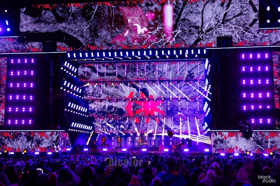 Wypożyczalnie ekrany krzywe ekrany wysokiej jasności IP65 P12 Płyty reklamowe LED zewnętrzne