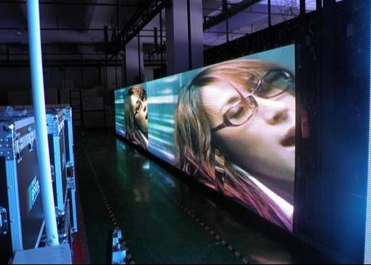 Dobra cena P2.5 drobny ton Wnętrze LED Display SMD2020 3840Hz Wysokie odświeżenie pełny kolor w Internecie