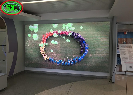 Skrzyżowany wyświetlacz Led Screen Panel okna Slim Advertisement Storefront Media Film Przejrzysty LED Digital Window Display
