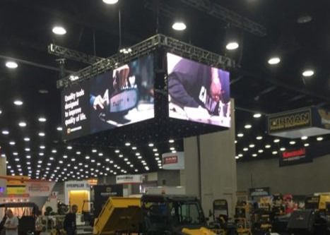 Odlewane ciśnieniowo aluminiowe obudowy Wodoodporny COB P0.9 Stadionowy wyświetlacz LED Ultra HD 40*20 Rozdzielczość