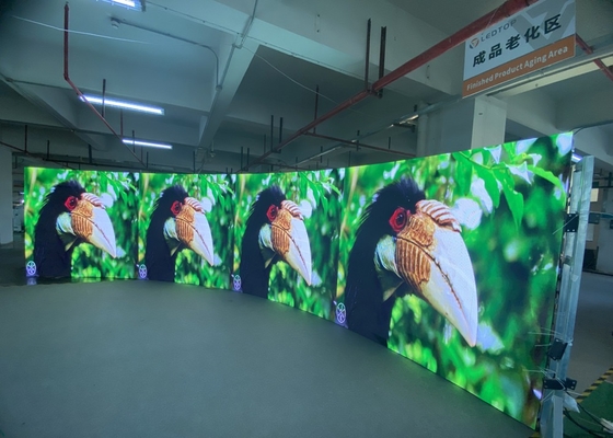 Moduł elastyczny HD z odlewem aluminiowym Moduł elastyczny P2 Moduł LED do ekranu reklamowego