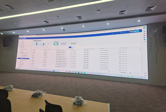 Wysokiej rozdzielczości P2.5 Magnet Video Indoor LED Screen 640x480mm szafki, 3840hz częstotliwość odświeżania, front service