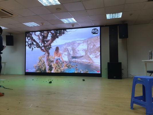 Dobra cena P2 mały pikseli rozmiar LED wyświetlacz wnętrza pełnobarwny elastyczny LED wyświetlacz RGB ekran, szafa 640x640mm,1300 nit jasność w Internecie