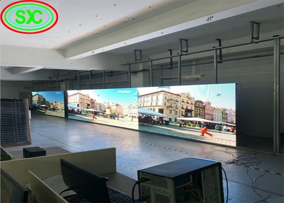 Wynajem gabinetu w pomieszczeniach RGB ekran LED wysokiej rozdzielczości P8 1/4 Tryb skanowania