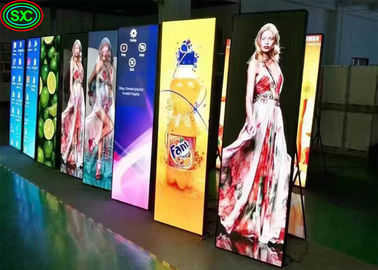 Sklep odzieżowy P2.5 Plakat Lustro Wewnętrzne pełnobarwne LED 192mm X 192mm pełnobarwne wyświetlacze LED