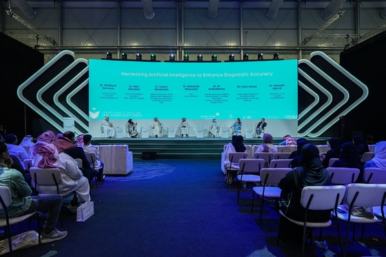 Ekran wideo zewnętrzny SMD LED P5 / 8500 Nits Ekran ścienny zewnętrzny LED