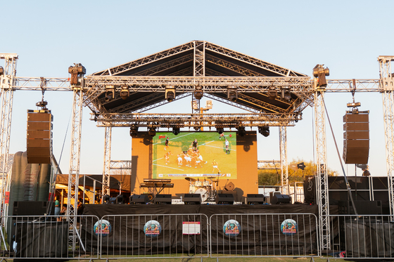 Epistar Chip Outdoor Full Color LED Display Screens Wall Sign IP65 Cabinet