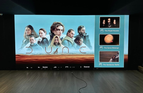 Ekran o krzywiastej powierzchni w pomieszczeniach wnętrznych, dostosowany do Wi-Fi, przednia konserwacja Ultra HD, ekran LED o niskim rozdzielczości P2.5