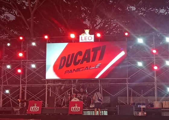 Ekran o krzywiastej powierzchni w pomieszczeniach wnętrznych, dostosowany do Wi-Fi, przednia konserwacja Ultra HD, ekran LED o niskim rozdzielczości P2.5