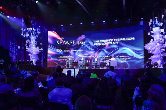 Niestandardowy stacjonarny ekran LED SMD w pomieszczeniach, 2500nits Jasność w pomieszczeniach w pełnym kolorze