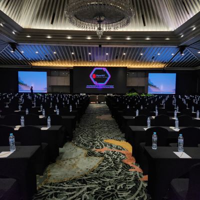 Dobra cena 640*640MM Rozmiar szafy GOB LED Display Kompozycja pikseli 1R1G1B i jasność 1500 bitów dla lepszej wydajności w Internecie