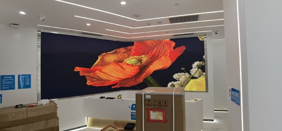 3840Hz Wysokie odświeżenie Wnętrze pełnobarwny wyświetlacz LED P2.5 2121 Rozmiar lampy do reklamy wnętrza z odległością widzenia ≥ 0,5m