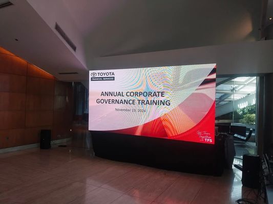 Odlewane ciśnieniowo aluminiowe obudowy Wodoodporny COB P0.9 Stadionowy wyświetlacz LED Ultra HD 40*20 Rozdzielczość