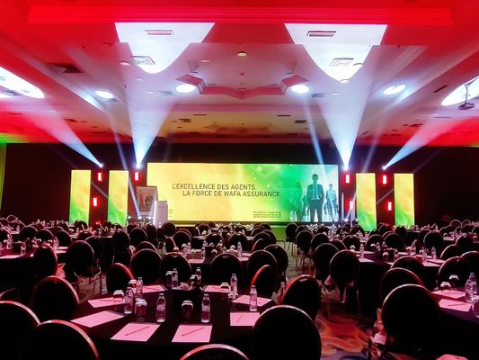 Wysokiej rozdzielczości wyświetlacz LED o jasności 1000CD/SQM i standard CE/ROHS/FCC