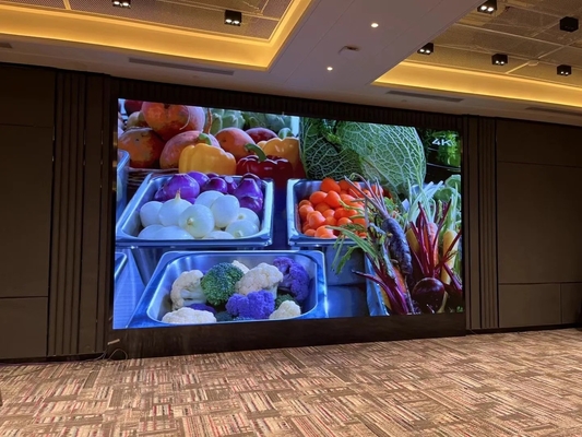Wyrzuty aluminium RGB LED ekran sceniczny LED TV wnętrze LED ściana bez hałasu 62500 punktów / metr kwadratowy