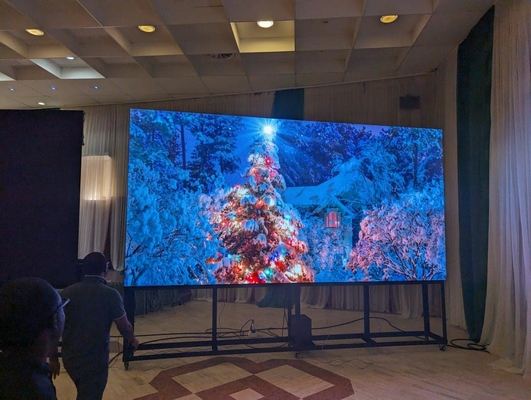 pełnobarwny 1R1G1B Kompozycja pikseli GOB LED Display z wyświetlaczem i żywotnością 000 godzin
