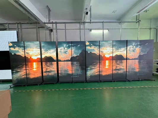 Wyświetlacz plakatu LED o wymiarach 680x2000 mm z konfiguracją kolorystyczną 1R1G1B i szafą aluminiową