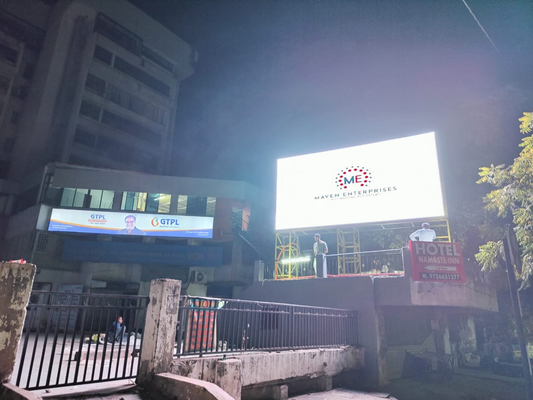 Wysoka jasność w pełnym kolorze na zewnątrz w pełnym kolorze P8 Wynajem wydarzeń LED Video Wall Screen 8mm Pixel Pitch 640*640mm/960*960mm Rozmiar szafki