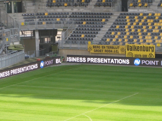 Wysoki współczynnik kontrastu i wydajność Konkurencja Arena oznakowanie 5000 1 ≥6500cd/m2