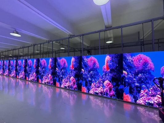 Instalacja ekranu LED bez mozaiki w pełnych kolorach