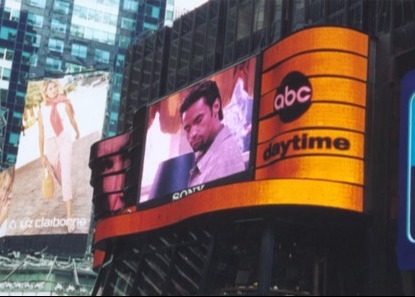 Mały rozmiar P2 Zewnętrzny pełnokolorowy wypożyczalny wyświetlacz LED Smd Komercyjny wyświetlacz LED Billboard