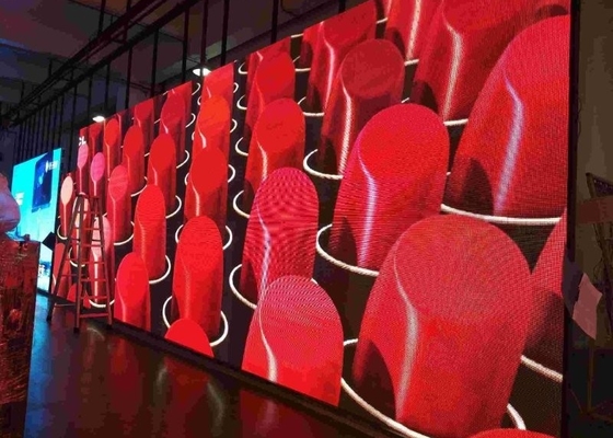 Wynajem Ekran wodoodporny IP65 Ekran LED w pełnym kolorze na zewnątrz 500*1000MM P4.81 Moduł HD 7500cd/Sq Jasność