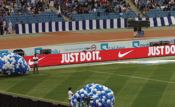 Wyświetlacz LED do stadionu o stopniu ochrony IP65, 5000:1 współczynnik kontrastu, częstotliwość odświeżania 60 Hz dla optymalnego wrażenia wizualnego