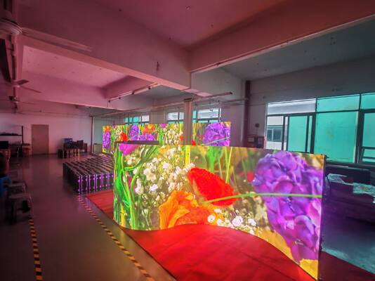 Wewnętrzny pełnokolorowy wyświetlacz LED p2.5 z szafką 640x480mm, częstotliwość odświeżania 3840hz