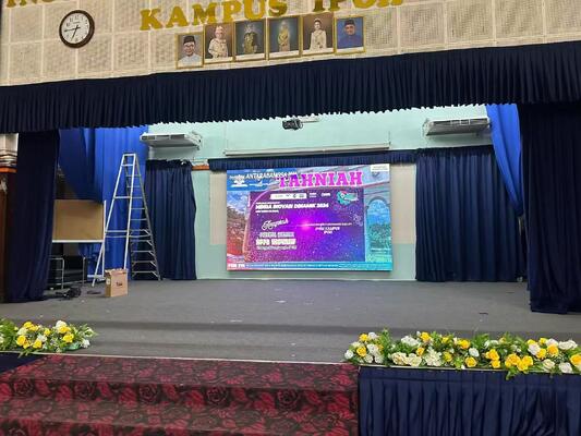 Wewnętrzny pełnokolorowy wyświetlacz LED p2.5 z kompaktową obudową i wysoką gęstością pikseli do szczegółowych prezentacji wizualnych w pomieszczeniach