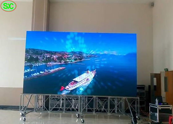 Dobra cena Wypożyczalnia Wyświetlacz LED Wypożyczalnia wewnętrzna Reklama Wyświetlacz ledowy 512 * 512 mm Pełnokolorowa ściana wideo P4 w Internecie