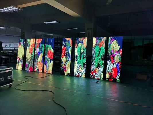 Dobra cena Wyświetlacz LED o jasności 900cd / m2 P2.5 / P3 Panel reklamowy wideo w Internecie