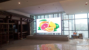 Elastyczny zewnętrzny ekran LED z tłem 576x576*85mm Rozmiar szafy Panel ścienny LED