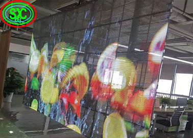 Przejrzysty ekran LED w pomieszczeniach wewnętrznych P3.9-7.8 W pełni kolorowy SMD z zakrzywioną ścianą LED Video Glass For Showcase