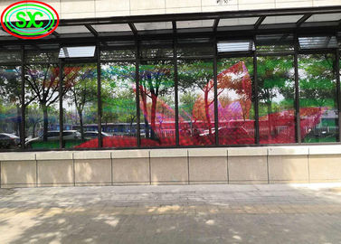 Przejrzysty ekran LED w pomieszczeniach wewnętrznych P3.9-7.8 W pełni kolorowy SMD z zakrzywioną ścianą LED Video Glass For Showcase