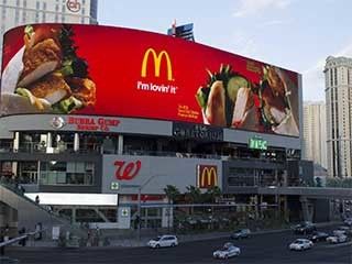 P10 Zewnętrzny pełnokolorowy wodoodporny HD LED billboardy Aluminiowa szafa do odlewu 3 lata gwarancji