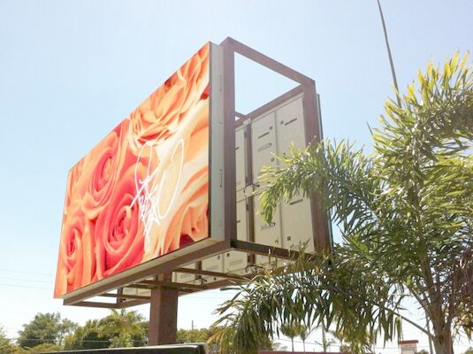 Reklamy zewnętrzne LED Billboard Street P10 W pełni kolorowe panele wyświetleniowe LED z kolumnami