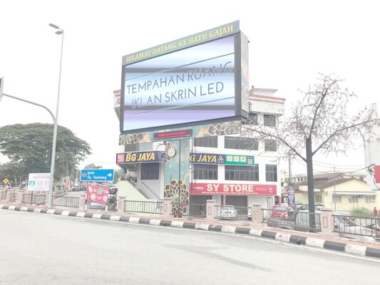 Reklamy zewnętrzne LED Billboard Street P10 W pełni kolorowe panele wyświetleniowe LED z kolumnami