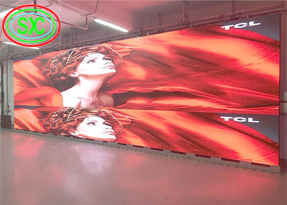 Sklep odzieżowy P2.5 Plakat Lustro Wewnętrzne pełnobarwne LED 192mm X 192mm pełnobarwne wyświetlacze LED