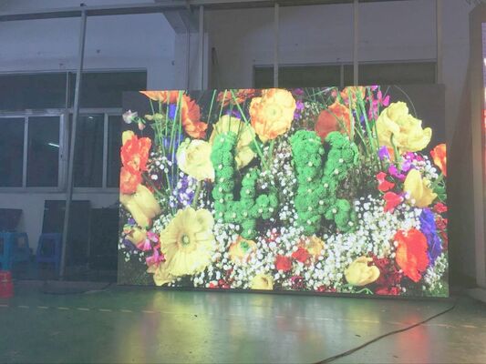 Wewnętrzny pełnobarwny wyświetlacz LED do wydarzeń reklamowych i ściany wideo P4 o większej gęstości z zaawansowaną technologią sterowania i szeroką kompatybilnością dla oszałamiających obrazów